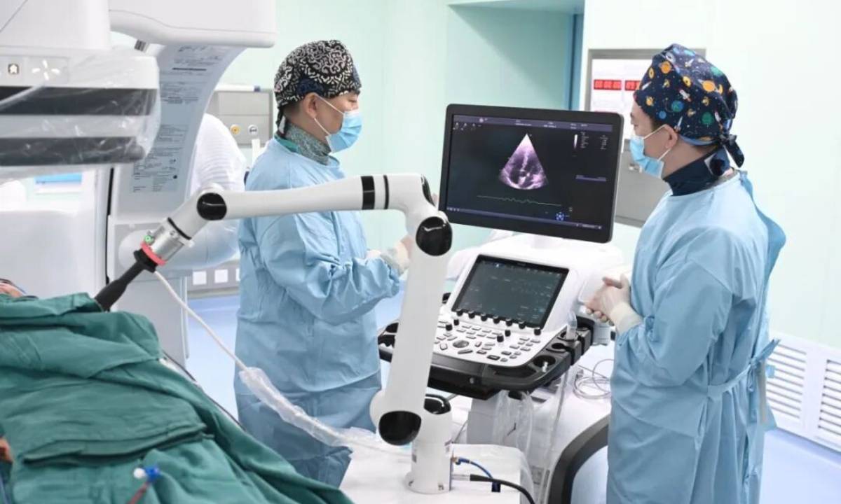 China-carries-out-worlds-first-congenital-heart-su.jpg